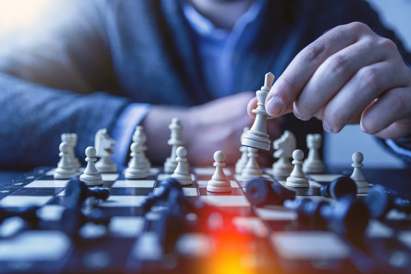 jeshoots-com-fzOITuS1DIQ-unsplash person playing chess